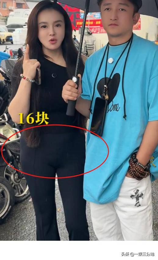 裤子太紧导致三角区都很明显,看得人真尴尬