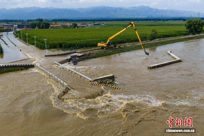山西天镇客车失联第三天：水量下降 救援提速