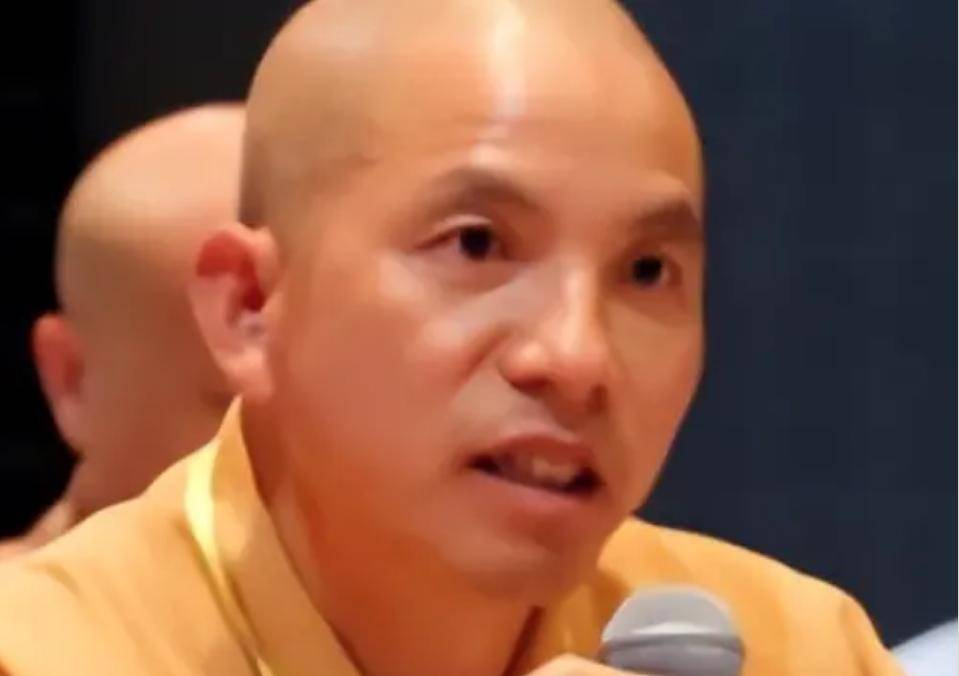 新住持上任不到一天，履历曝光，与释永信差距大，遭网友集体抵制