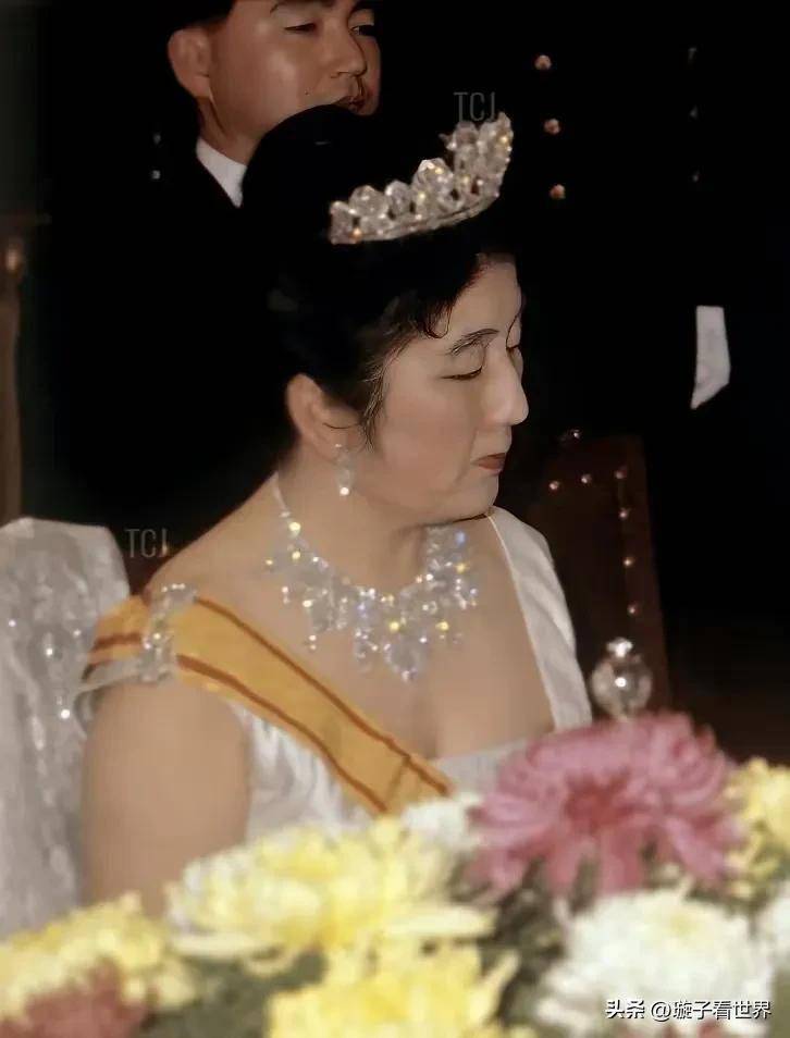 1963年日本王室晚宴可以看到王室的珠宝箱家底并不薄啊