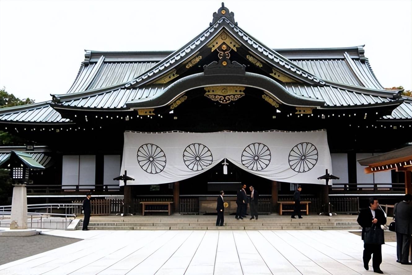 火烧靖国神社的刘强,回国后被单位开除,妻离子散,如今怎样?