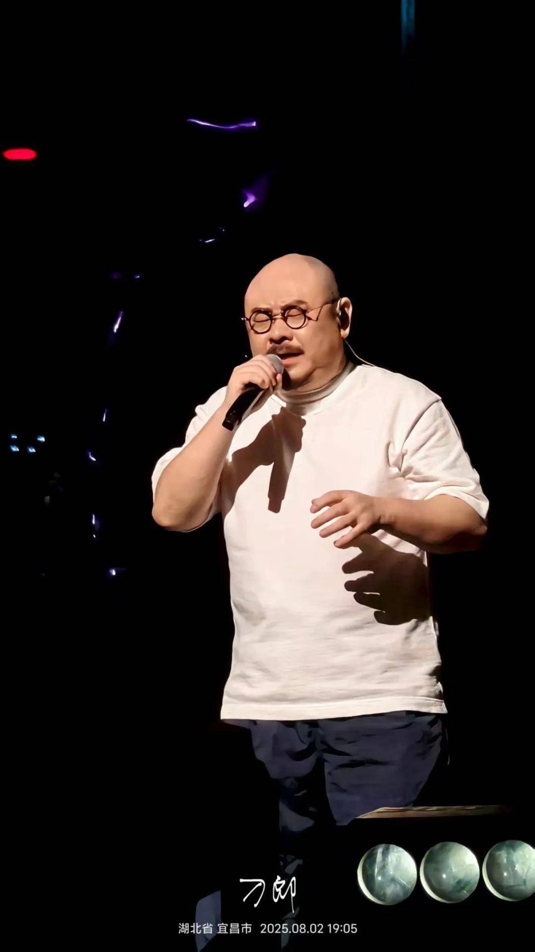 王炸！刚刚，万人流泪合唱！