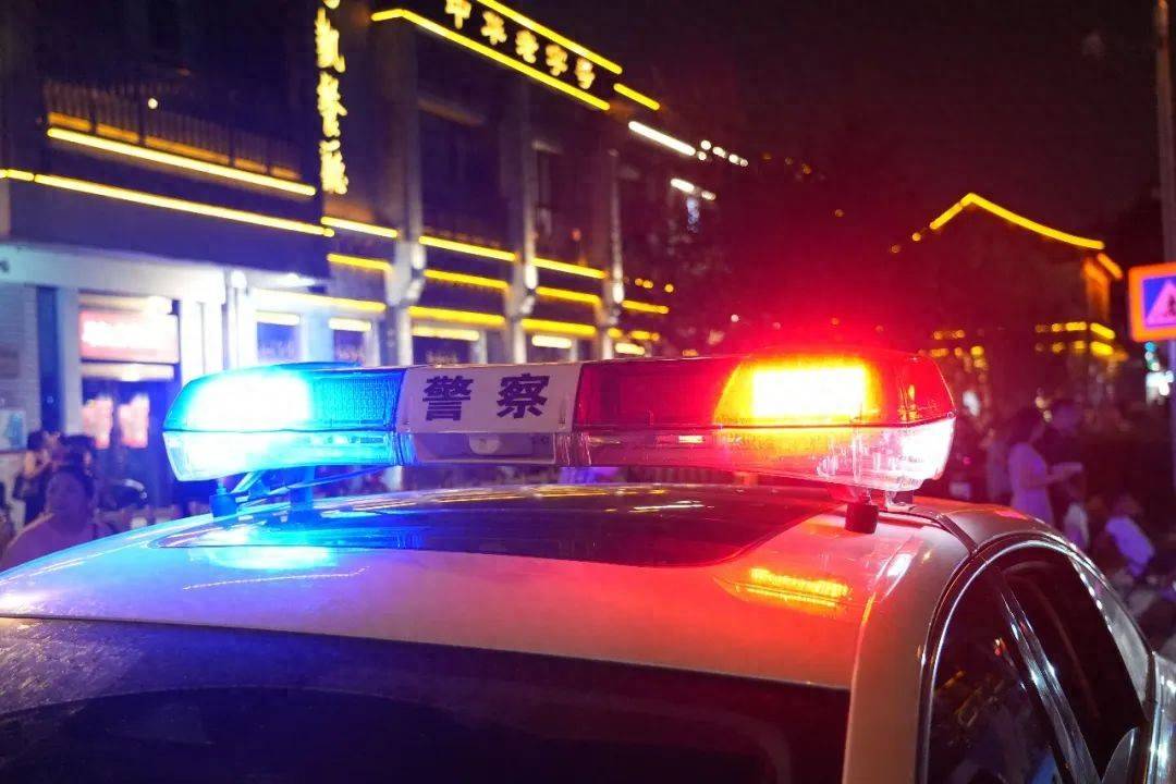 北京西城警方统一行动，打击夏季街头现行违法犯罪