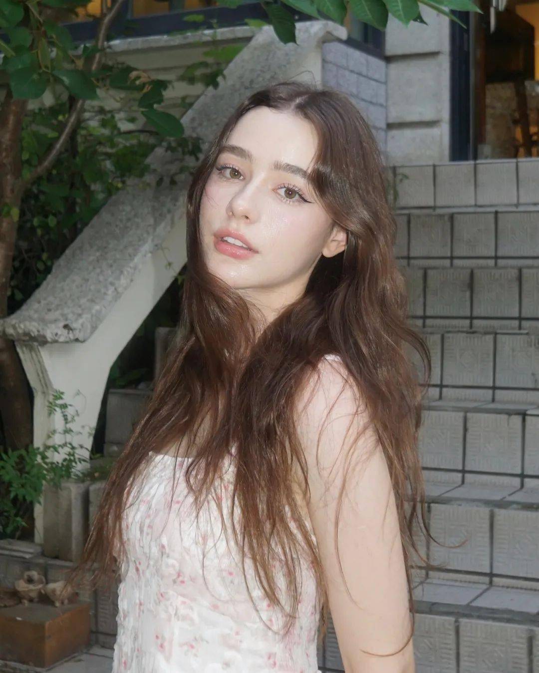dasha taran这位自爆红的模特不仅以她的美貌征服了世界更将其转化