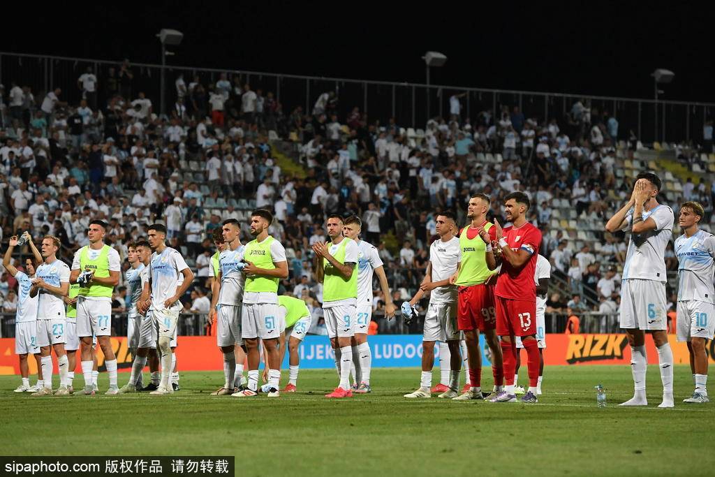 蓉城8月迎联赛、亚冠、足协杯三线作战，主场进行草皮养护