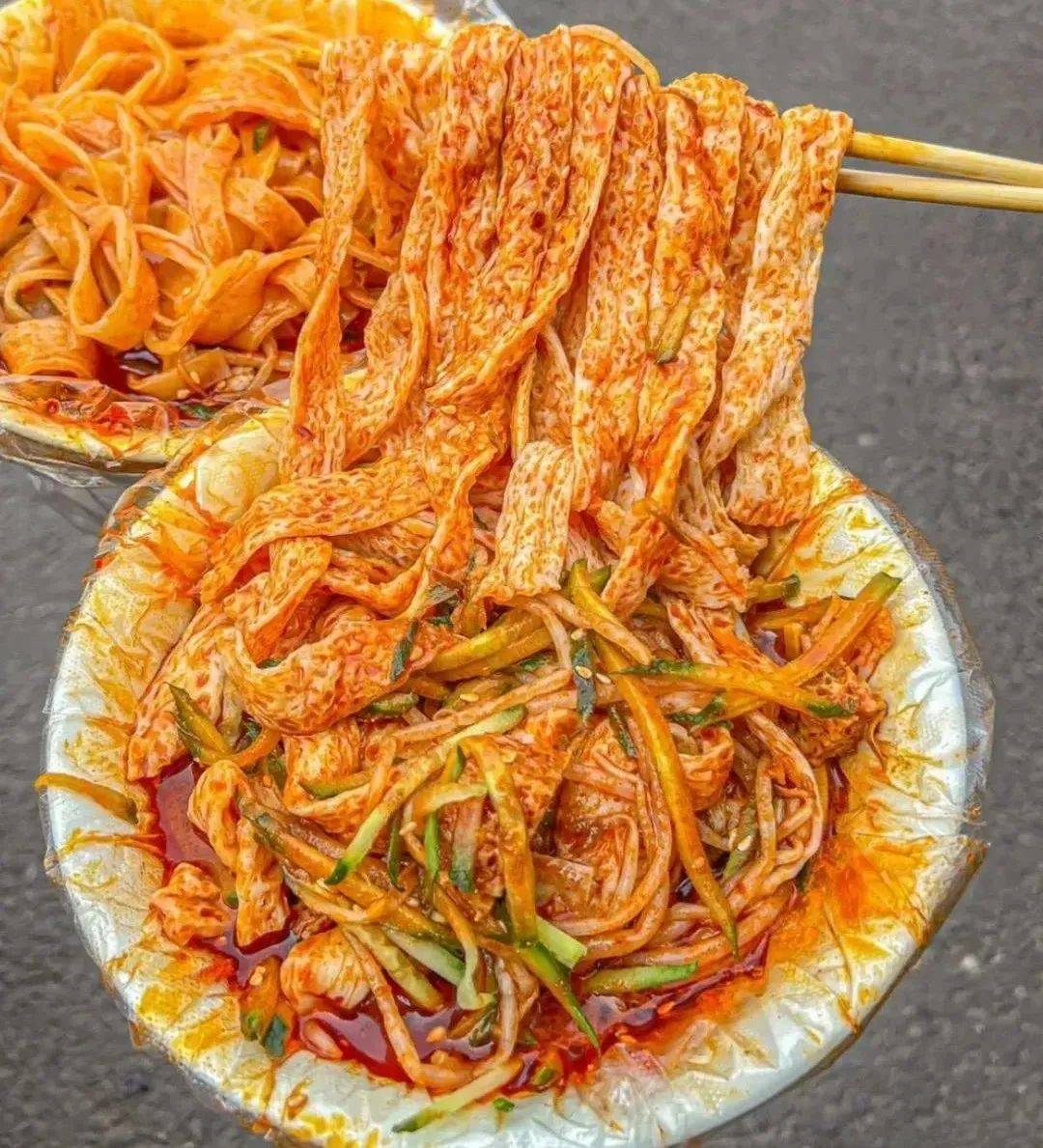 这是皖北地区的一种清真小吃嘛糊看起来像个语气词嘛糊油炸馍其形似
