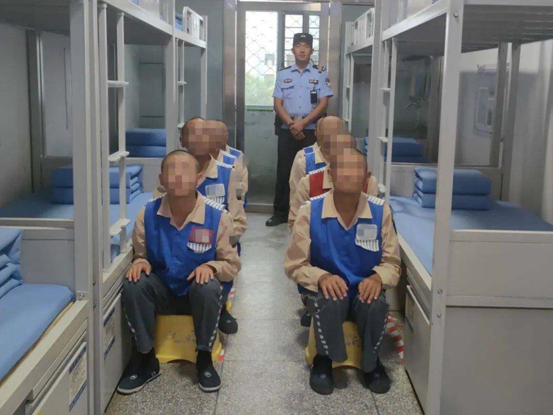 柴达木监狱组织服刑人员观看成都世运会开幕式