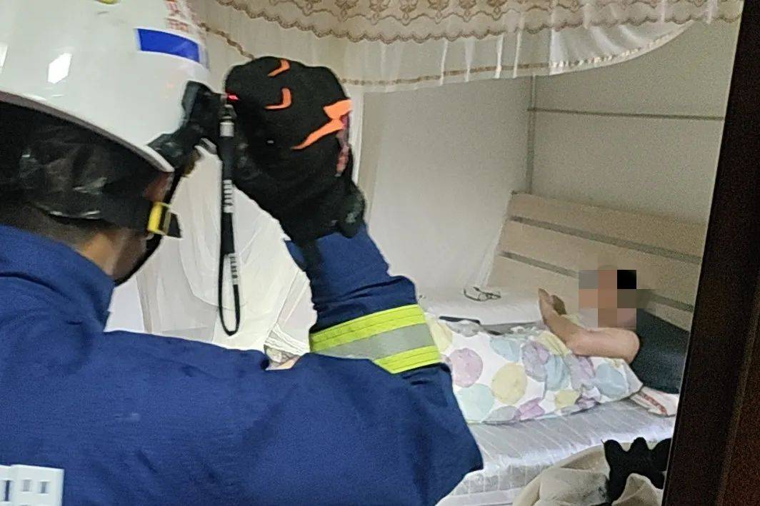 男子失联多日反锁家中，消防破门后竟然发现……