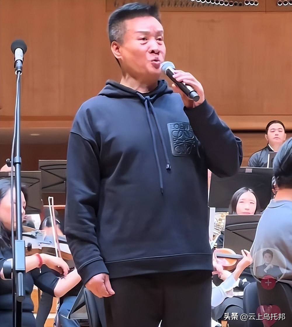 吃相太难看！67岁阎维文开演唱会捞金，恶评如潮，却扬言回报家乡
