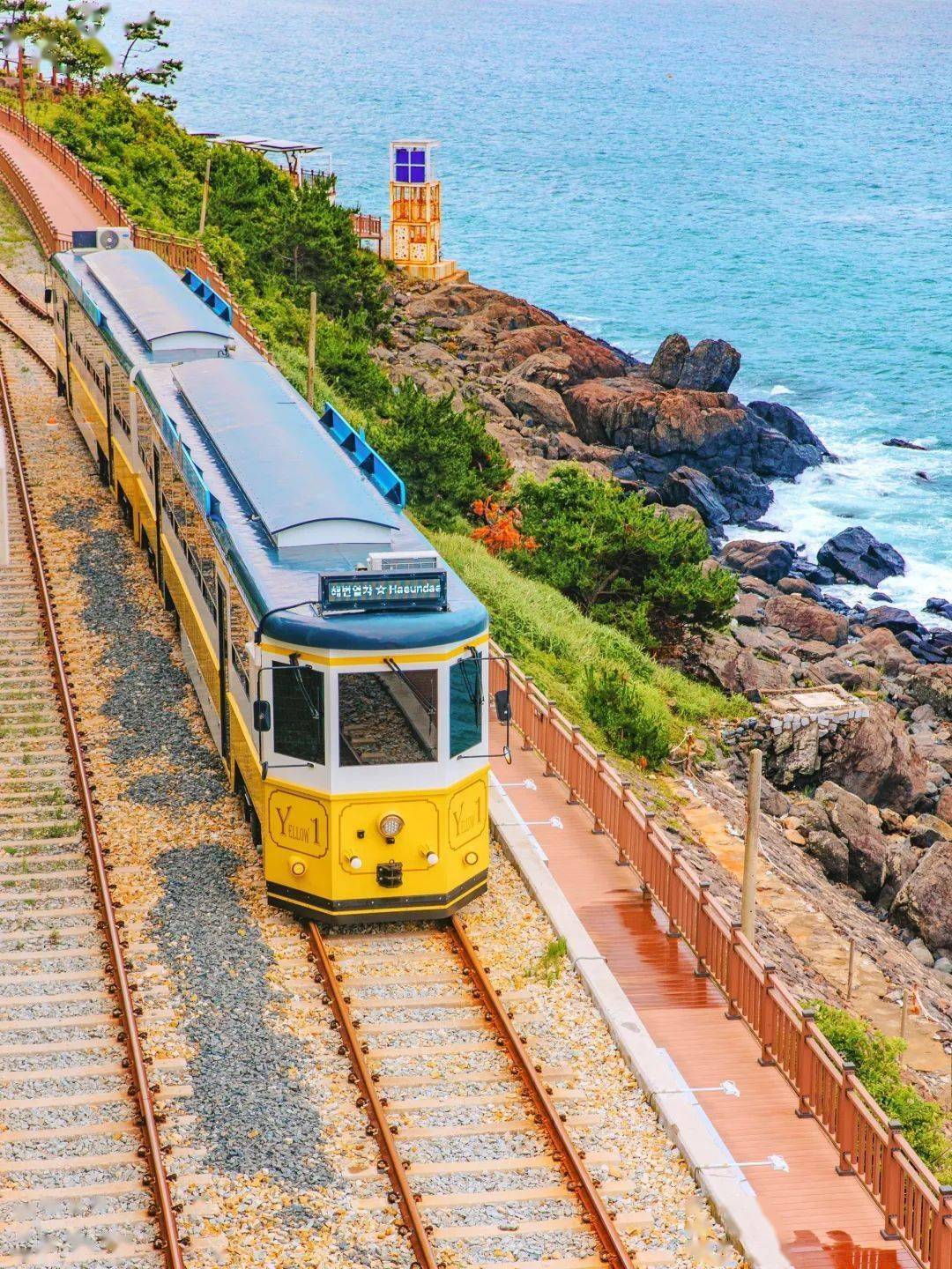 海边火车 童话村庄,墙裂推荐这座一眼沦陷的山海之城,「旅张力」全国