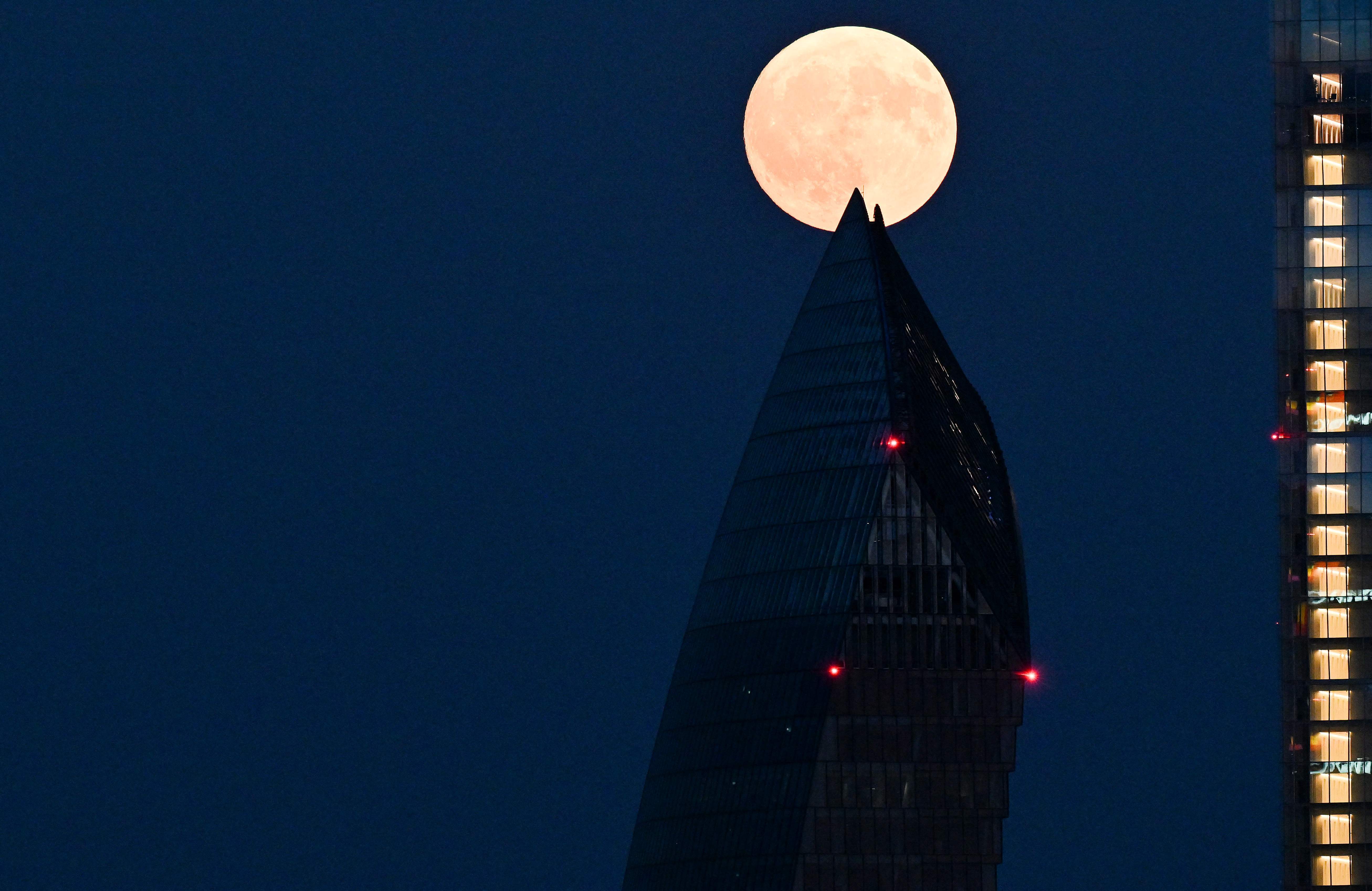 (外代一线)皓月当空