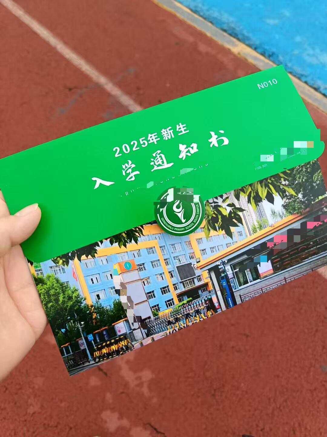 全家带孩子毕业旅游遇车祸1死4伤 家属：为满足孩子赶海愿望从太原前去威海旅行