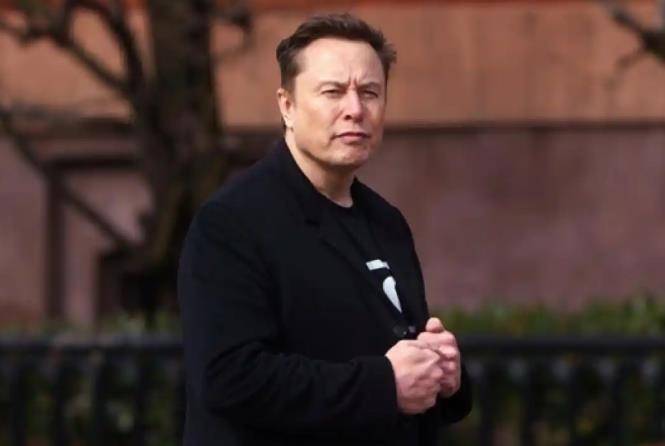 “我可以被踢出办公室！”马斯克宣布，他可能