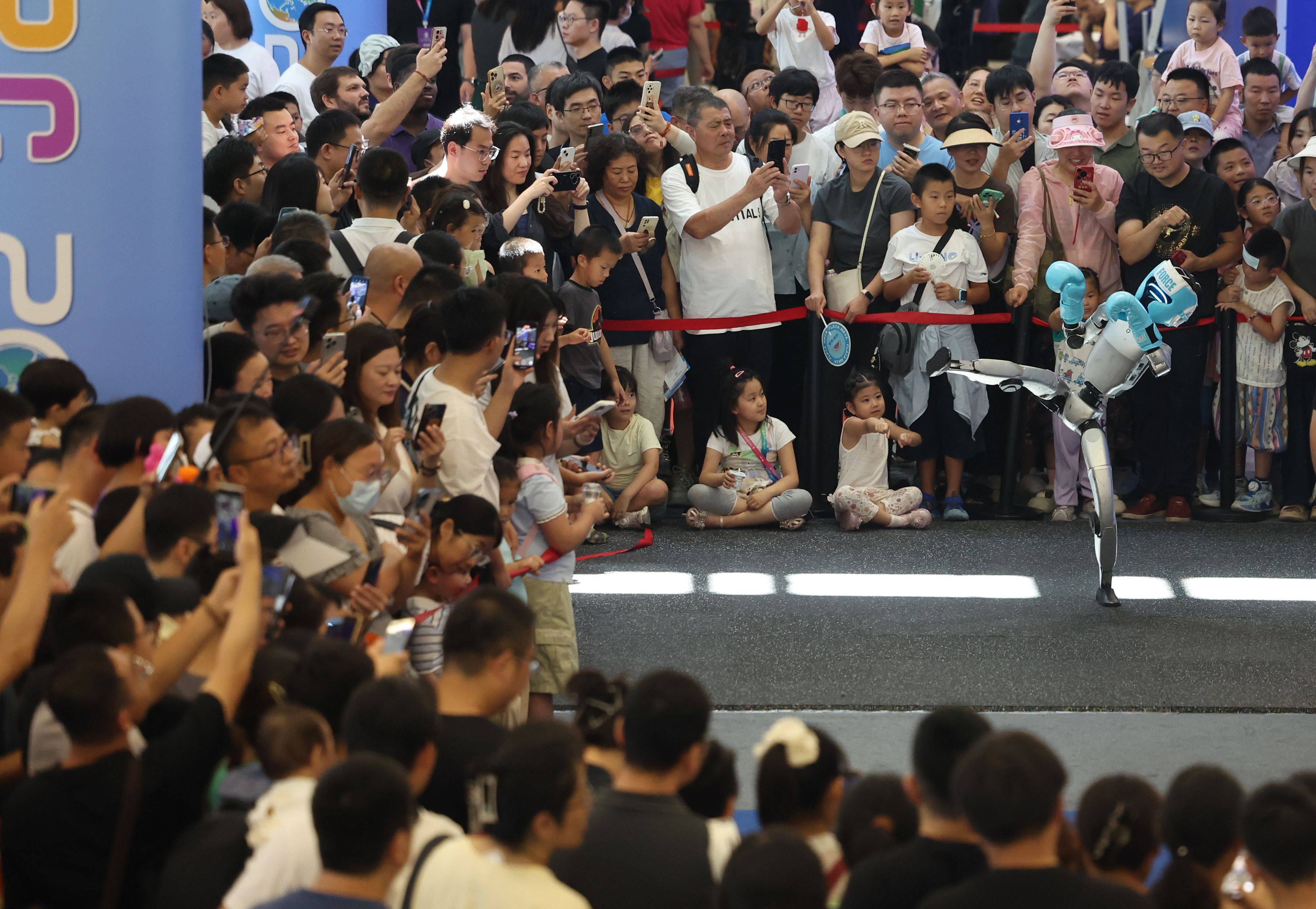 机器人在展会上首次明码标价：炒菜、弹琴、家政机器人都可带回家