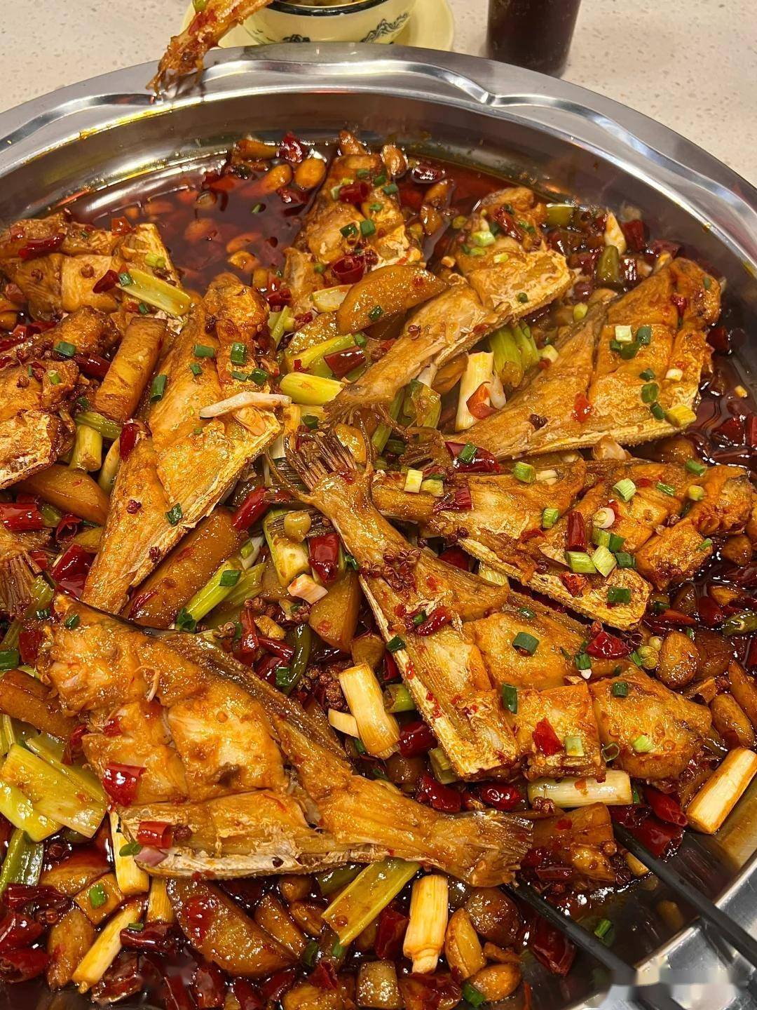 干锅耗儿鱼麻辣香锅做法?川菜大厨:按这3步,香到邻居砸门!