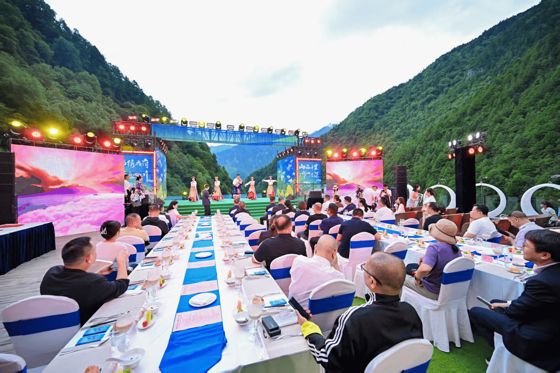 川浙一家亲首届美食季在阿坝州理县举行