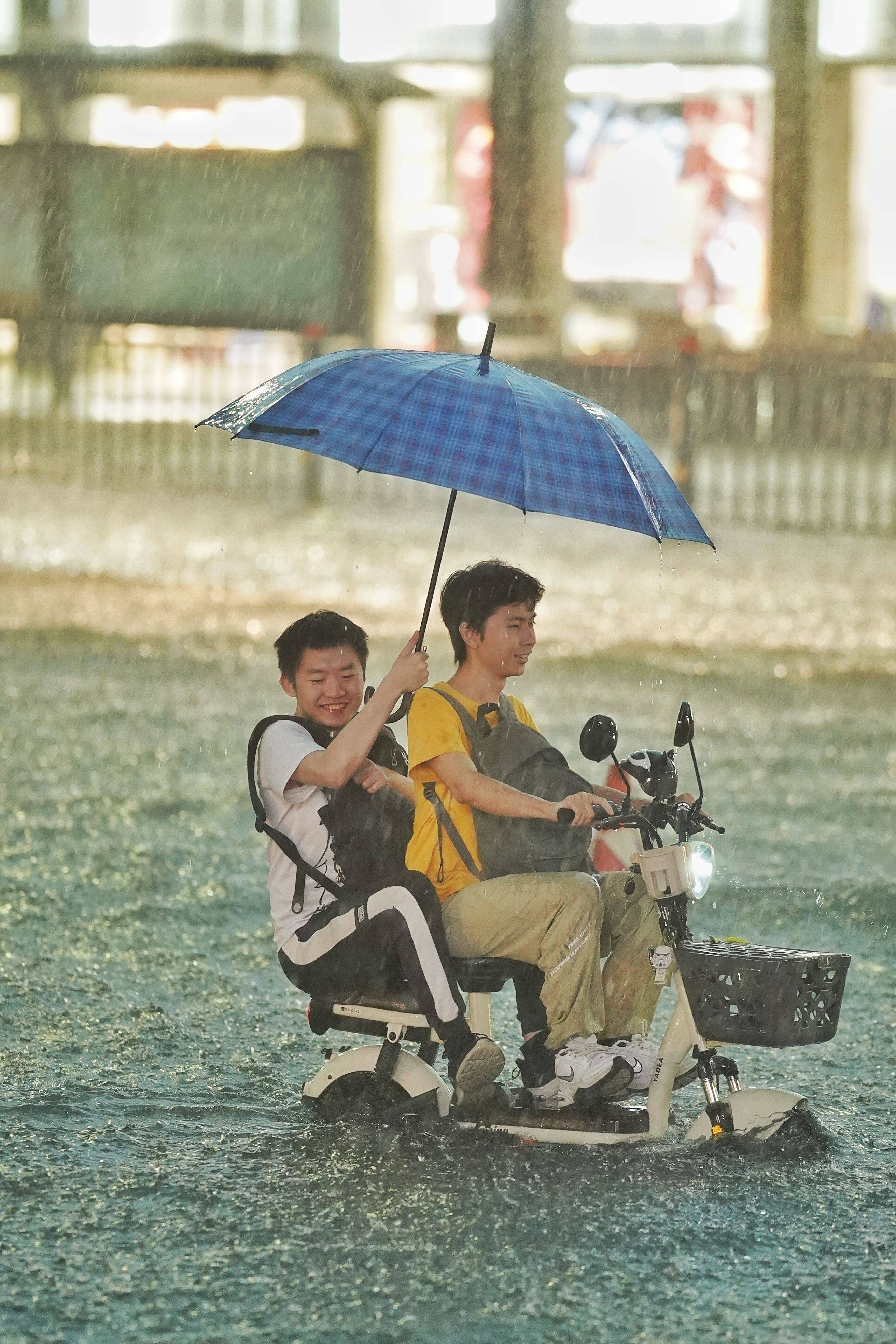 晚高峰“开船”回家?强降雨致佛山多地内涝_张槎街道_积水_预警