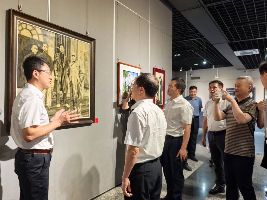 纪念中国人民抗日战争暨世界反法西斯战争胜利80周年主题陶瓷展在景德镇美术馆开幕