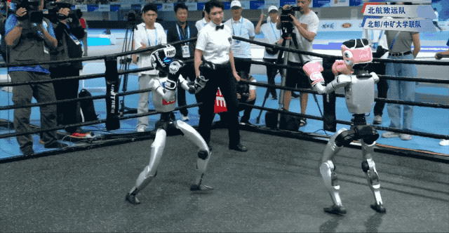 爆笑，机器人运动会乐子大赏：宇树「撞人逃逸」，还有一堆躺平摸鱼的铁憨憨