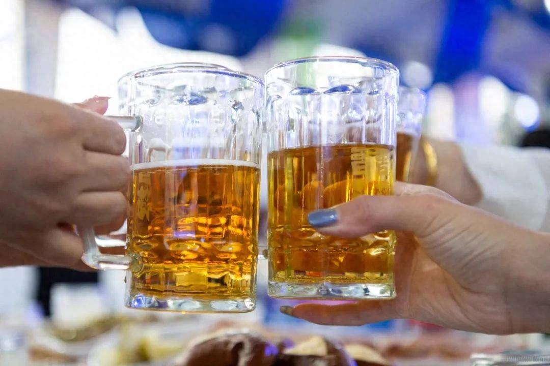 即时零售激活夏日酒水消费新势能，情绪、健康与猎奇驱动增长？