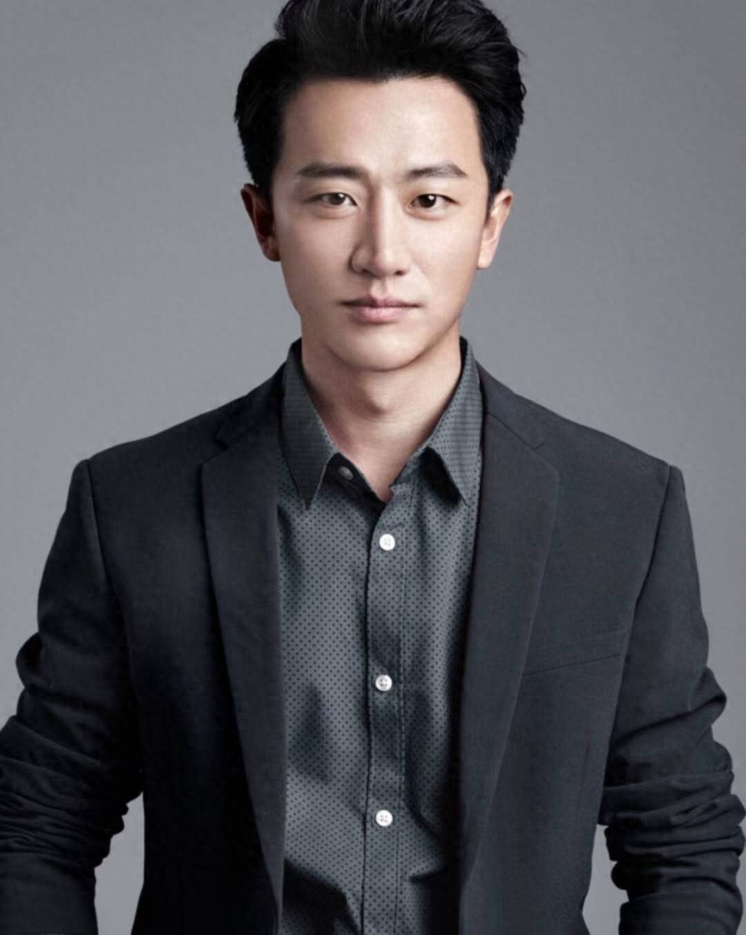 40岁黄轩再破天花板,这一次,他让贵人蒋雯丽和整个娱乐圈沉默了