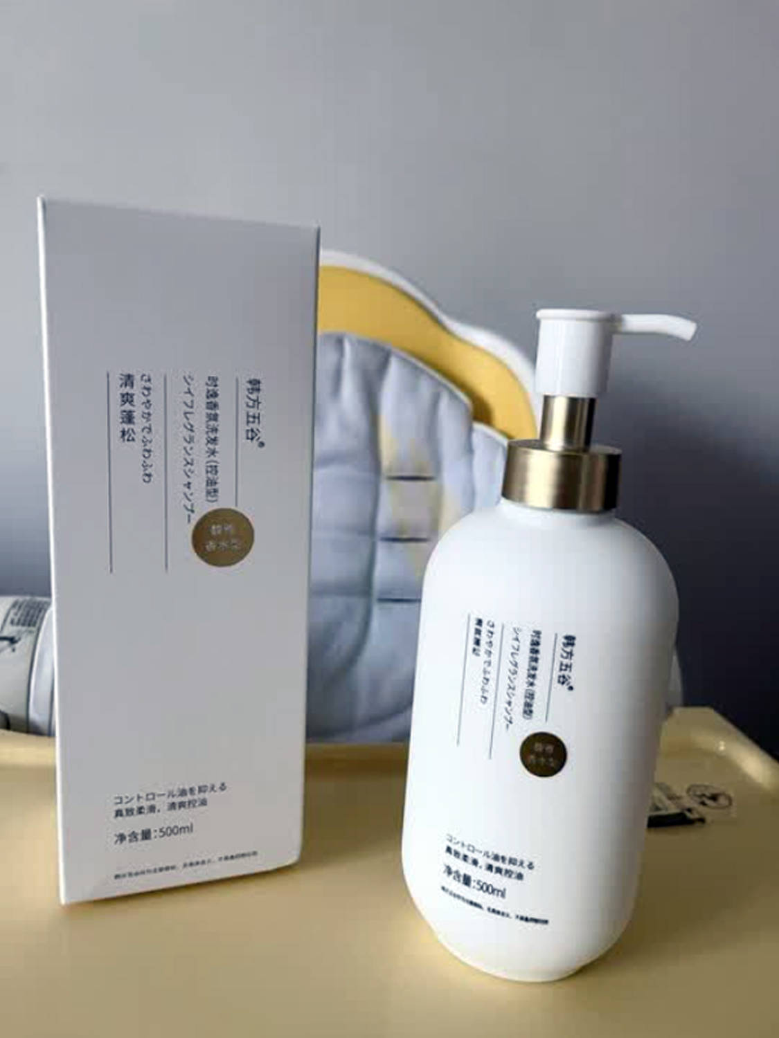 轻揉发丝间感受进口氨基酸配方的温和滋养韩方五谷去屑控油洗发水