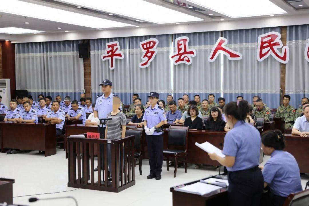 宁克斯一所大型学校的前校长获得了超过280万元