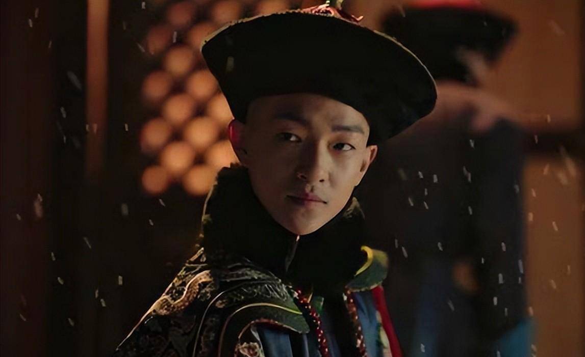 后来他又参演了《独步天下》,剧中还有唐艺昕等当时比较出名的艺人