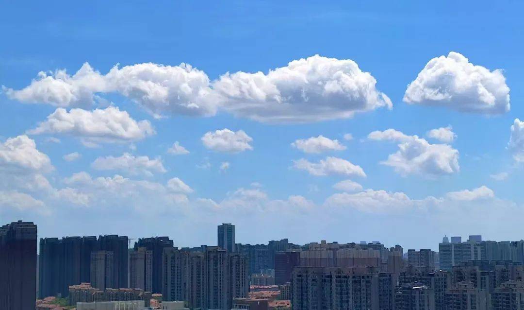 河南"水晶蓝"天空刷屏!而副高大"锅盖"已笼罩中东部地区,准备开"蒸"!