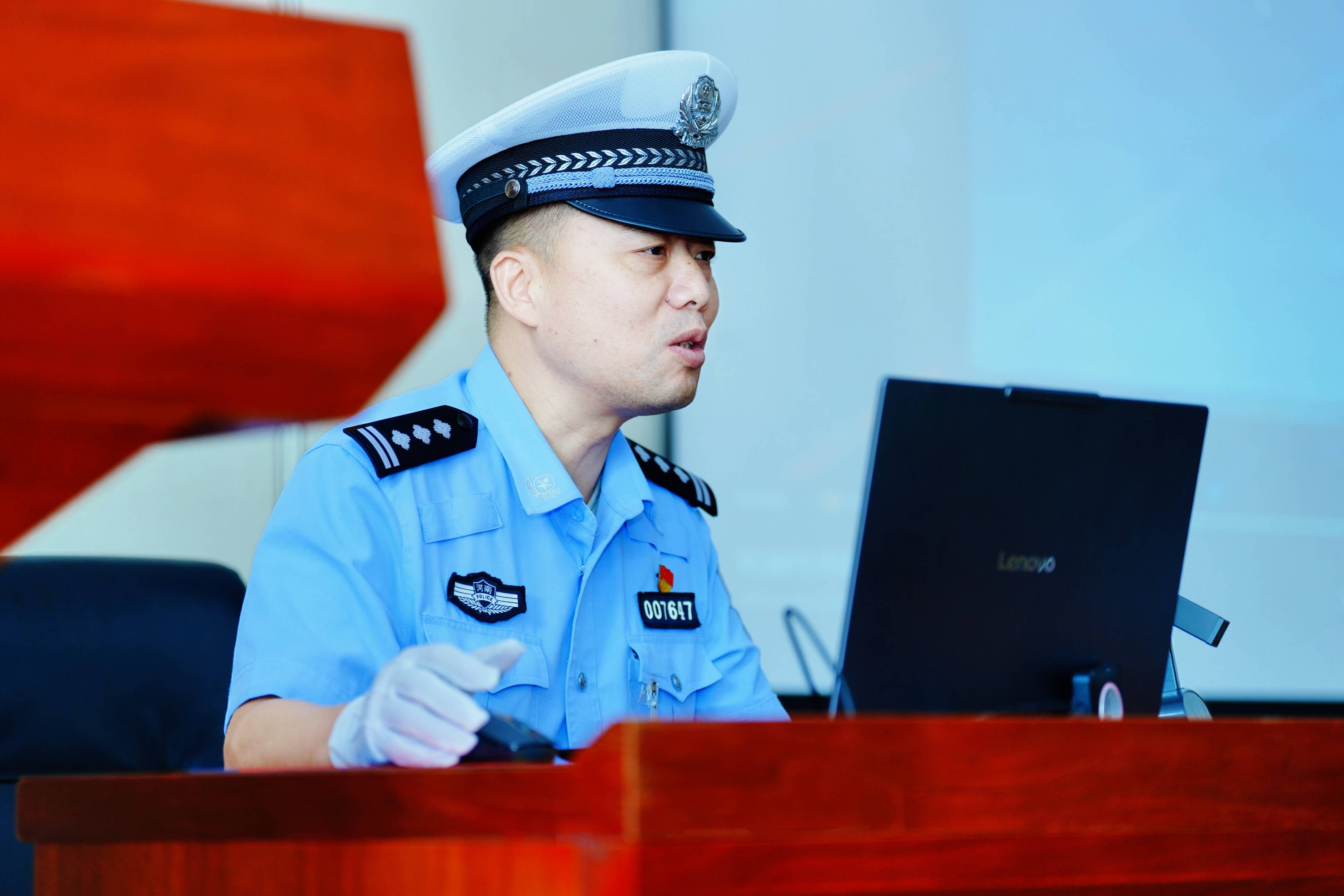 文明交通进企业 警企携手筑防线