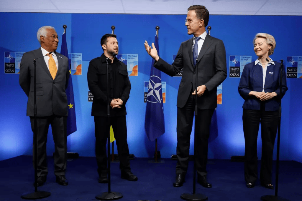 图片[7]-特朗普说“我喜欢”，泽连斯基的着装风格是如何变化的？ -华闻时空