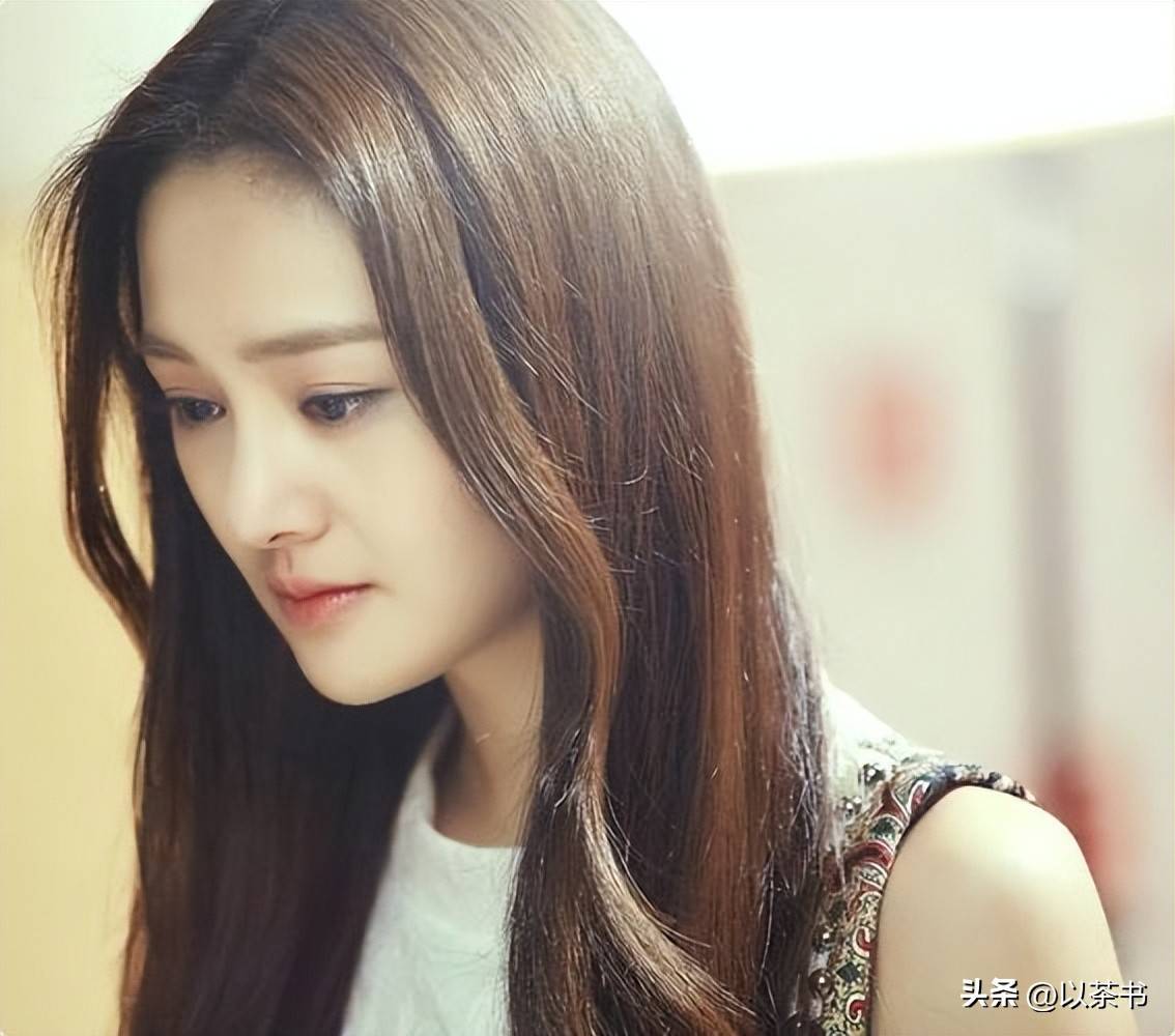 封杀只是冰山一角!消失4年躲在美国,郑爽被毁的不止事业和家庭