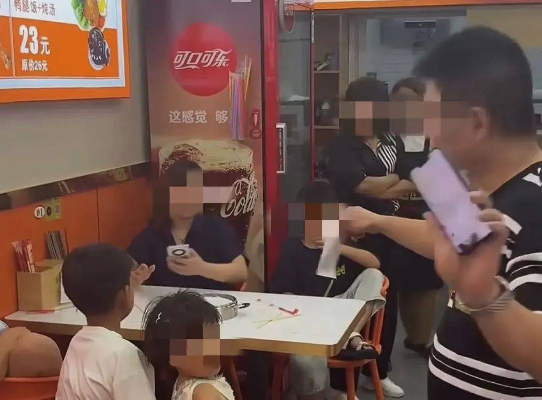 续面事件持续发酵，面馆老板账号被禁止关注，涉事门店已歇业！