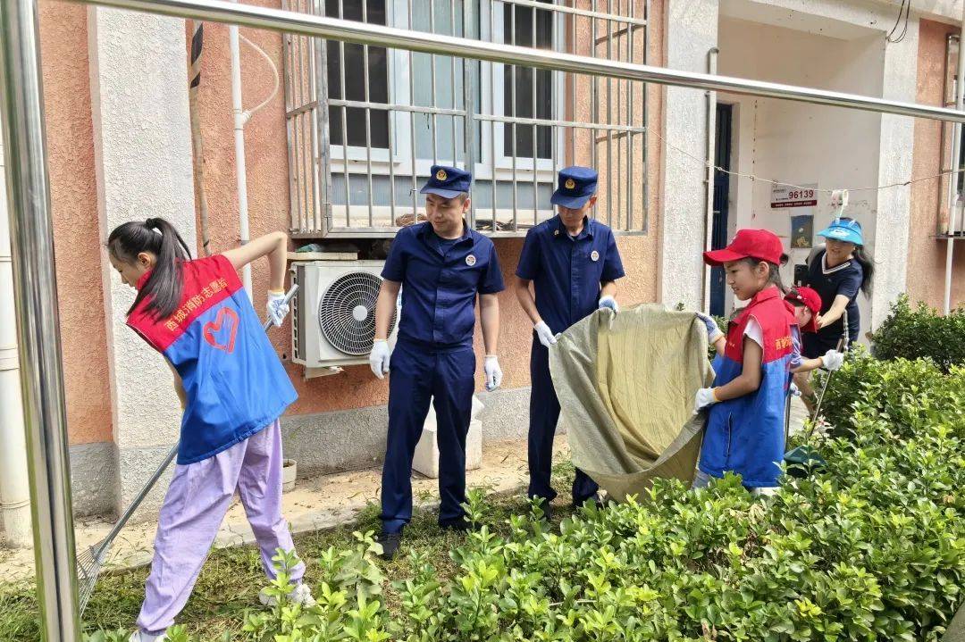 西城消防组织开展"小小消防志愿者"消防主题