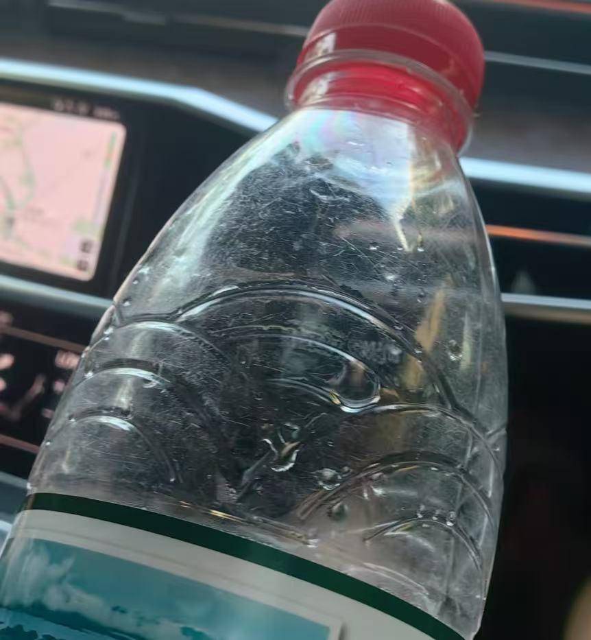 山东博物馆门口有小贩将二手空瓶灌水售卖？警务室：撵不走，已联系城管！多方回应