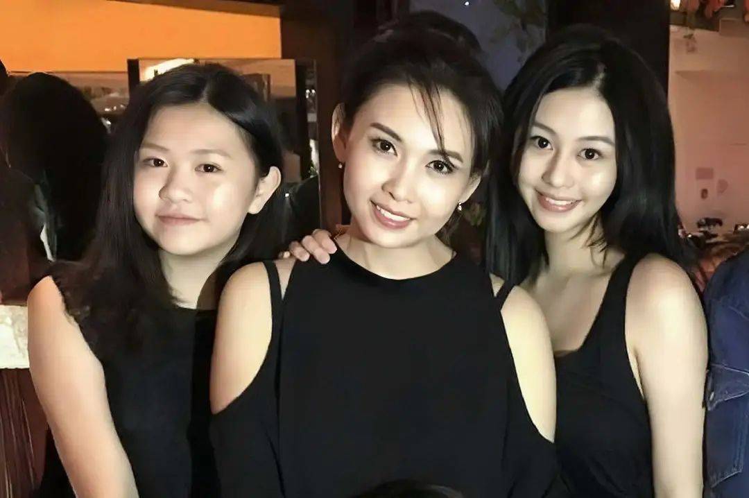 邱淑貞女兒疑真空上陣 天生一副美人胚子 完美繼承母親優良基因