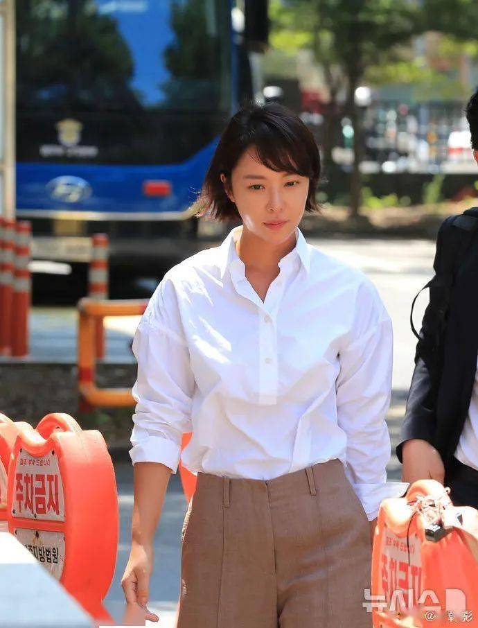 韩国知名女星被求刑3年,网友:嫁错老公后步步错,真的结婚毁所有 插图3 韩国知名女星被求刑3年,网友:嫁错老公后步步错,真的结婚毁所有 插图3
