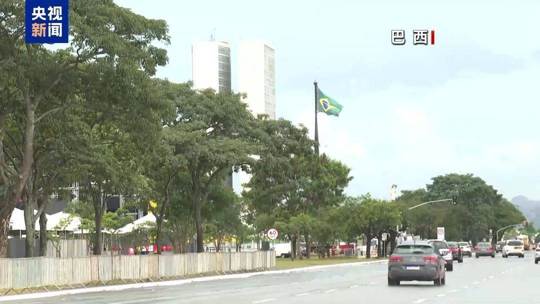 美国大举增兵，3艘军舰4000士兵指向委内瑞拉，马杜罗宣布：将部署400万民兵应对“侵略”，已启动全国征兵程序