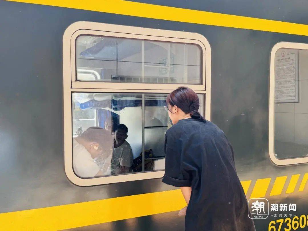 “妈妈，下次见是不是要过年了？”杭城火车站内，这一幕幕太不舍