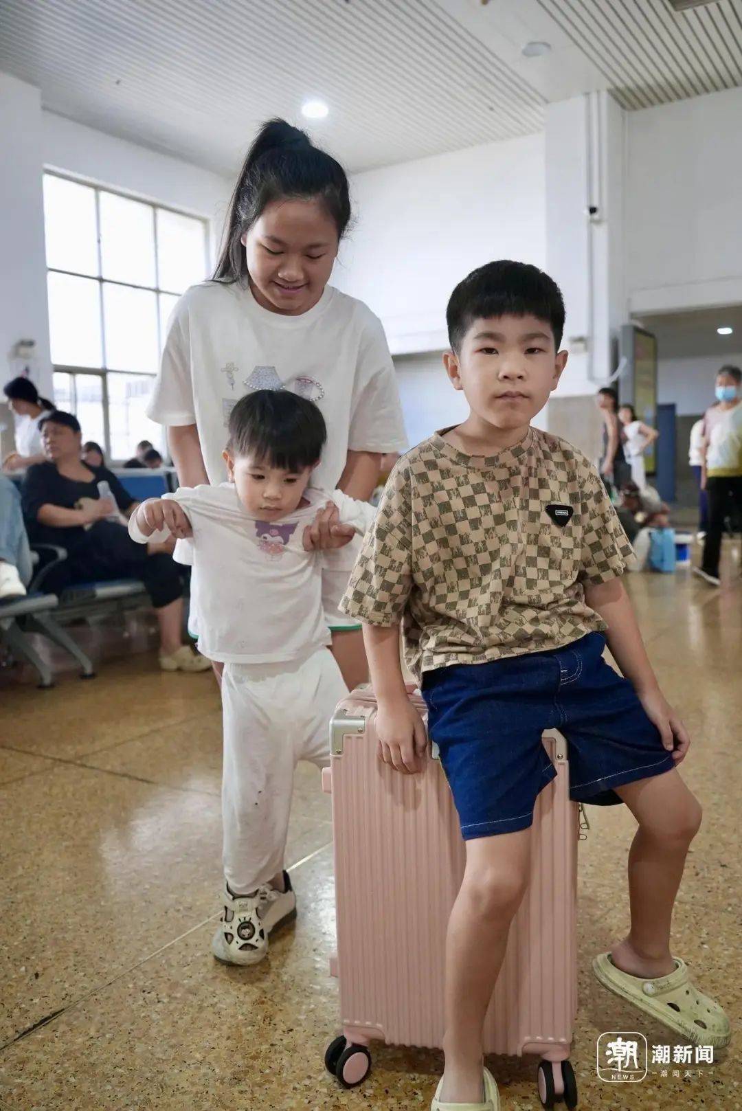 “妈妈，下次见是不是要过年了？”杭城火车站内，这一幕幕太不舍