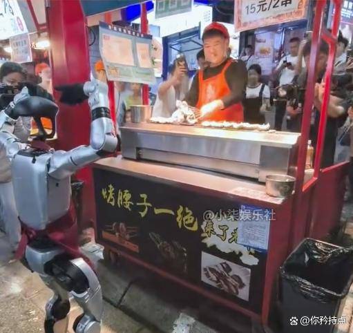 机器人看到大腰子馋得挪不动步，抖音230万赞的秘密：为什么我们爱上“不靠谱”的机器人？