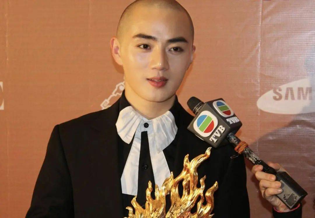 44岁未婚未育,出道至今无差评,他给流量明星狠狠上了一课