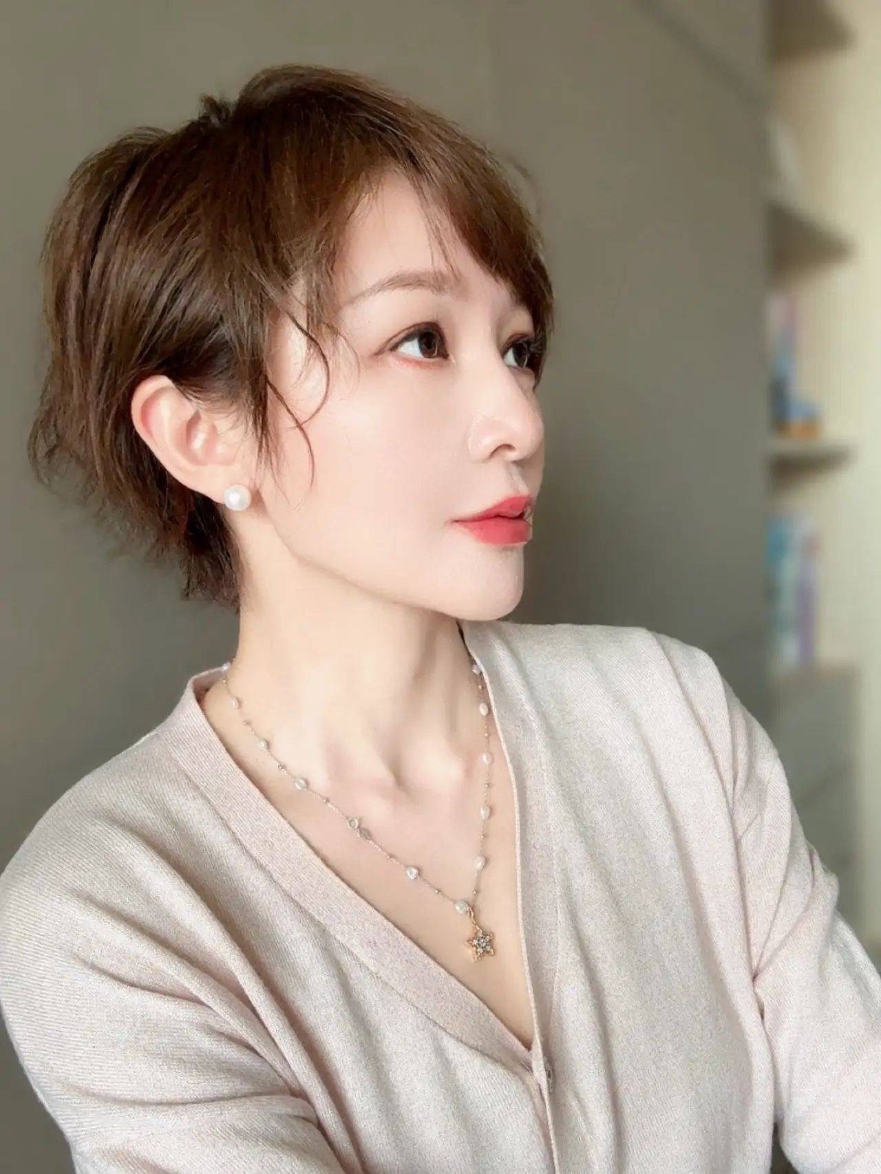 两周过去我的超短发越来越顺眼了
