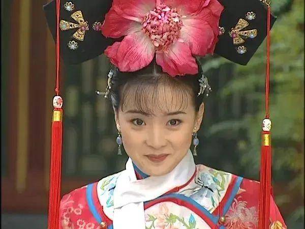 知名女演员王艳富豪丈夫被“限高”，本人近期就直播带货争议致歉，两场销售额超3000万