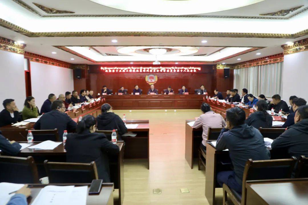 州政协召开十五届十八次常委会议
