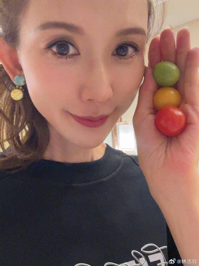 蔡依林晚上九点半就睡觉，林志玲称按“蔡依林标准时间就寝”很难