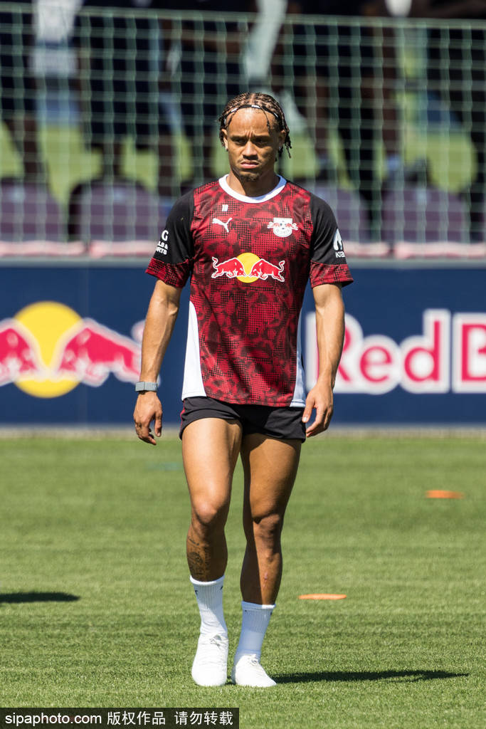 热刺盯上哈维-西蒙斯:7000万欧元的转会谜团背后