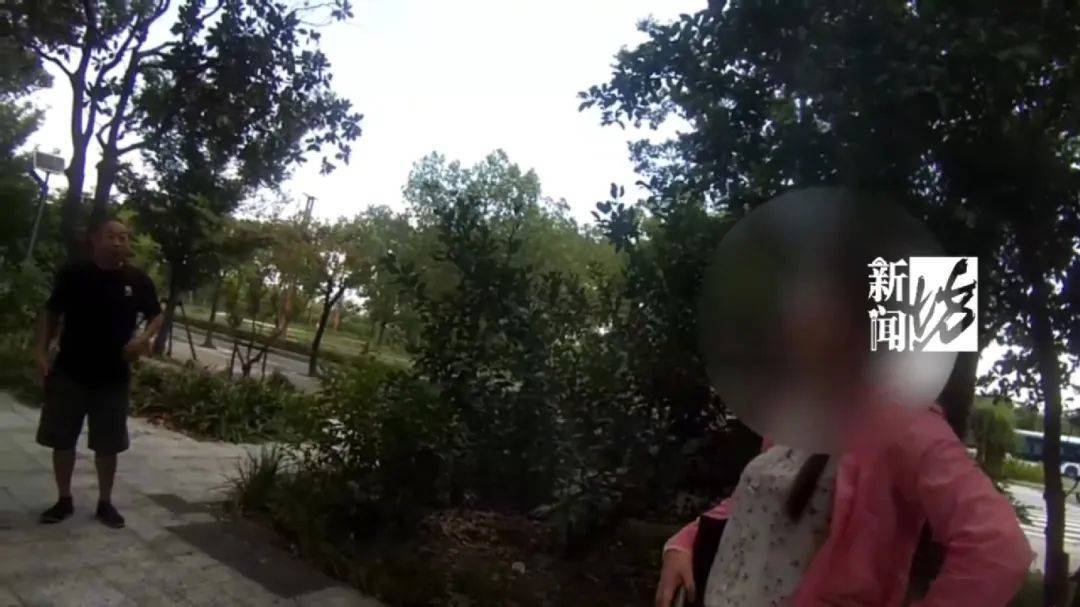 上海网约车司机报警！女乘客多次推搡民警：别多管闲事