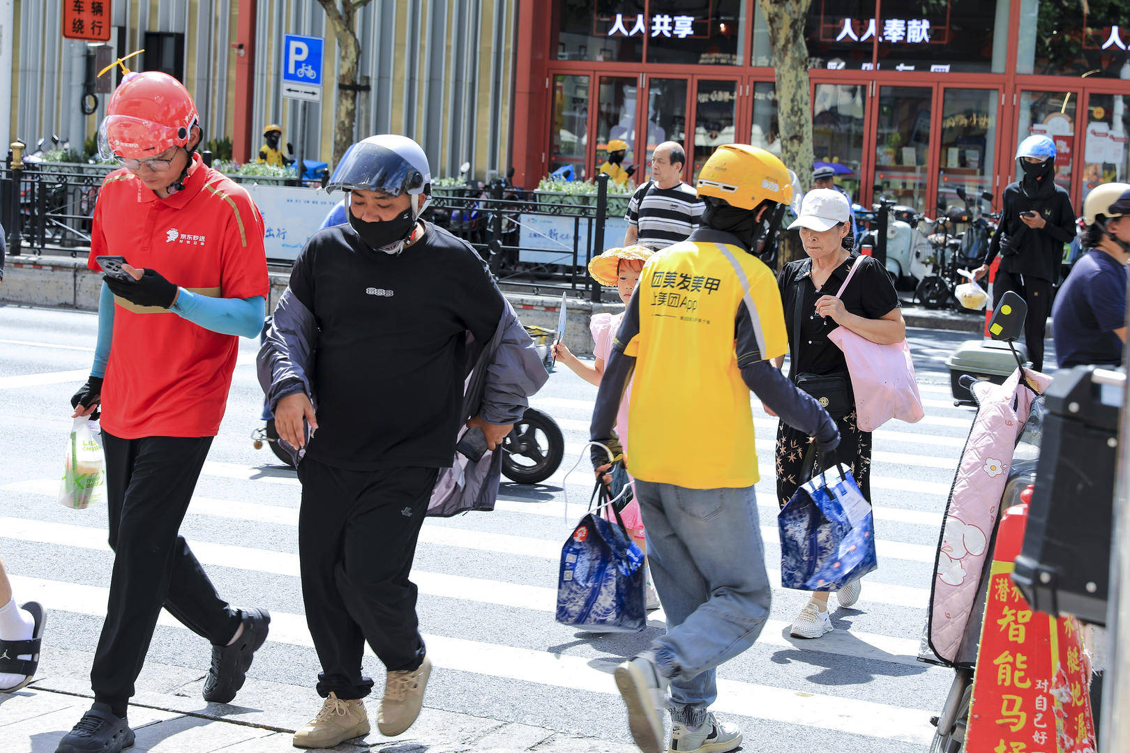 少赚200亿元，一场外卖大战，三家巨头“流血”