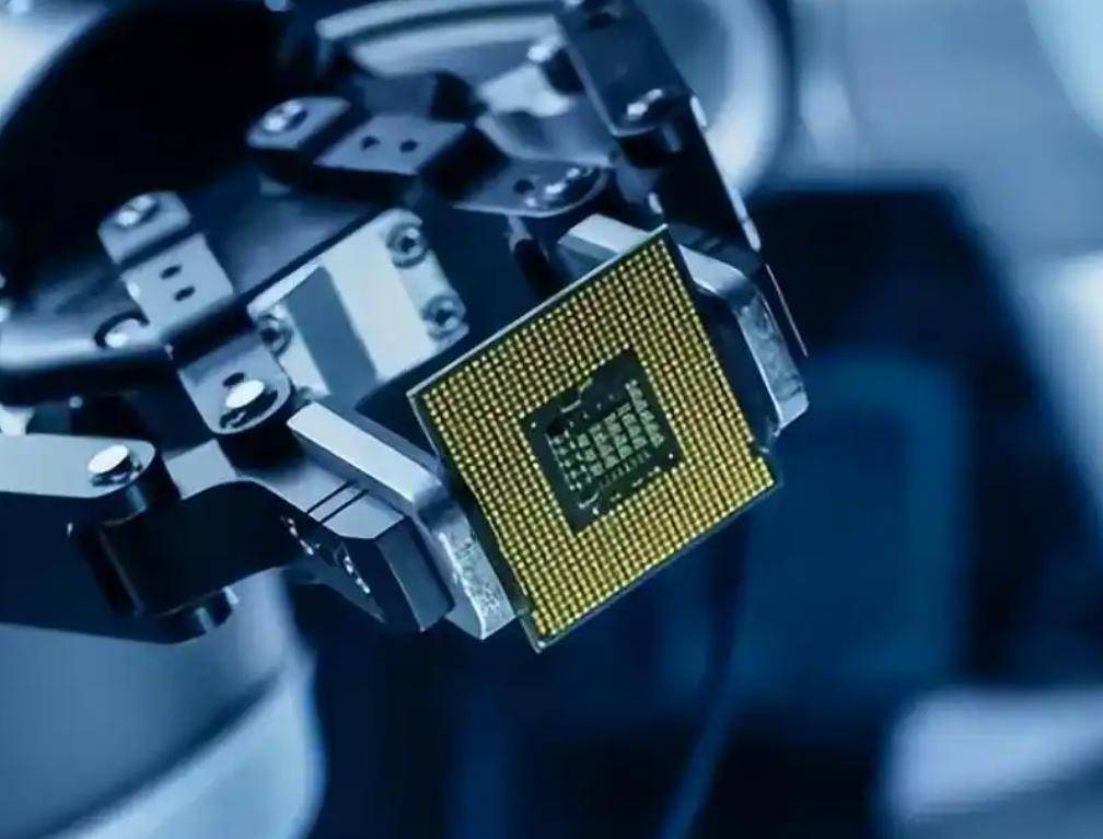 原创             耗资4亿美金，重180吨！外媒爆料：全球顶尖光刻机即将问世